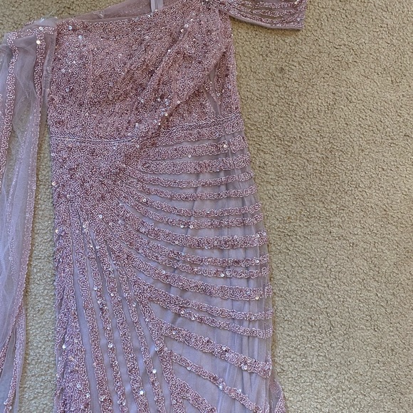 Beautiful evening gown - Picture 4 of 5